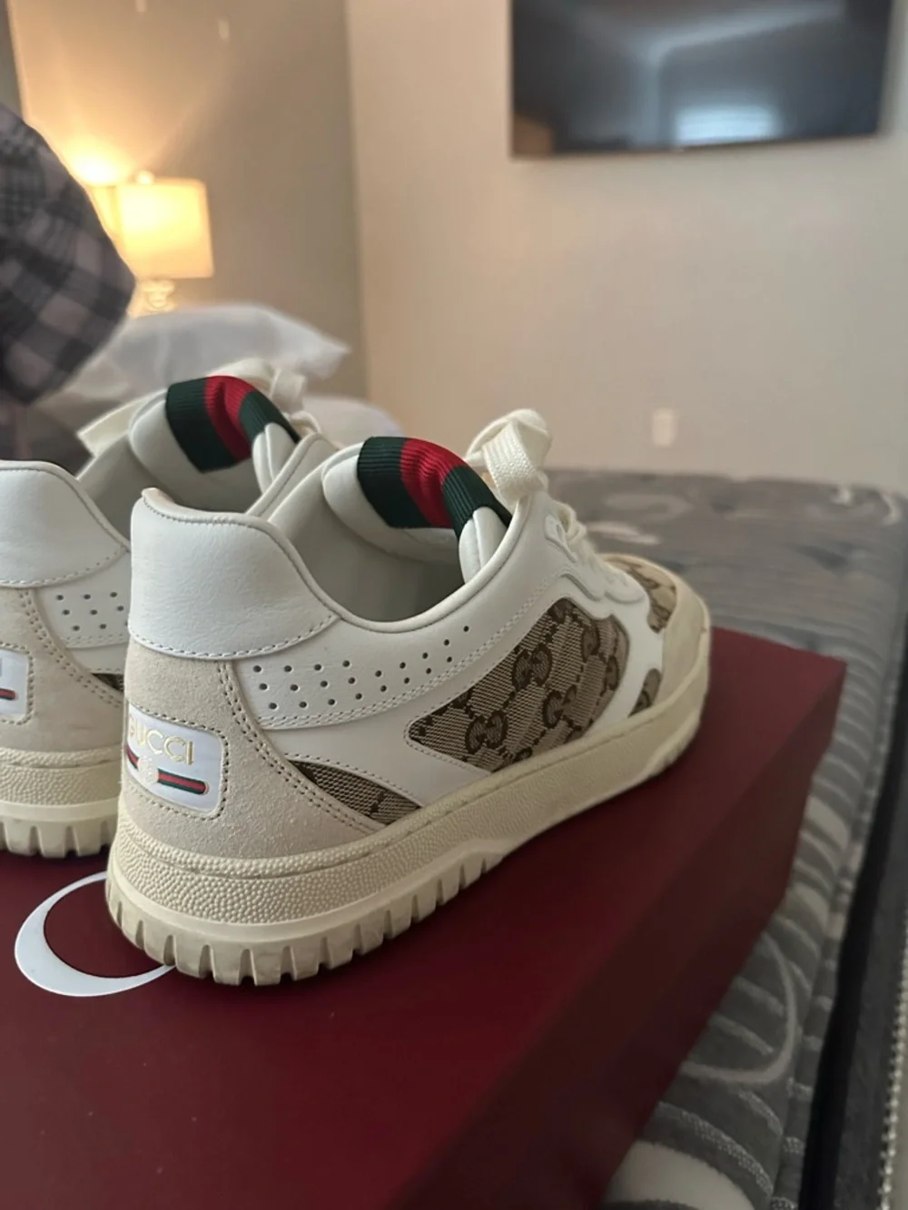 Gucci Beige Monogram Sneakers with Green-Red Web - Picture 4 of 7